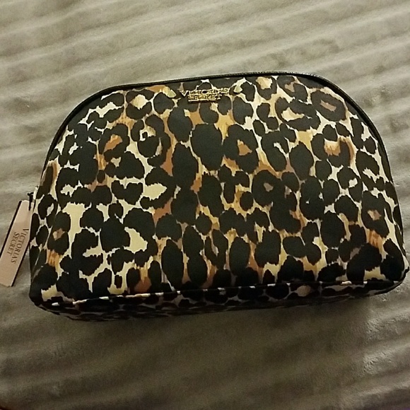 Victoria's Secret Handbags - 🌞Victoria's secret cosmetic bag